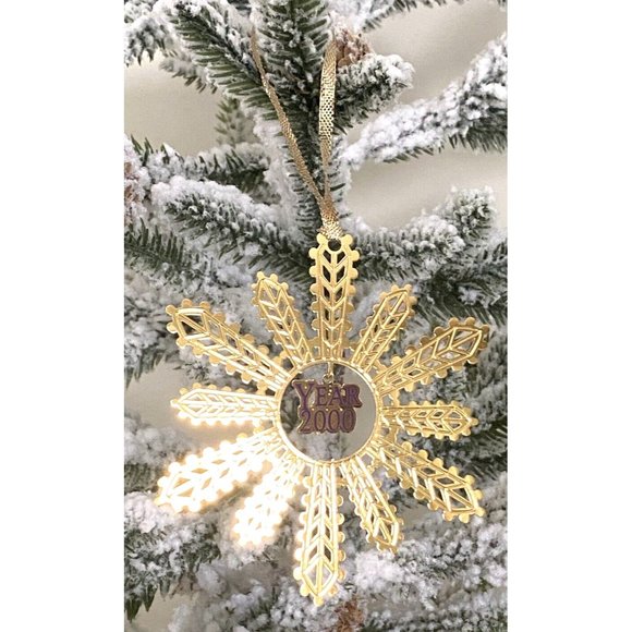 Brass Filigree Snowflake Year 2000 Ornament - Picture 2 of 3